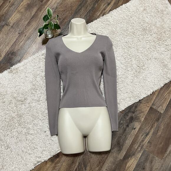 Zara Medium Neutral Gray Ribbed V Neck Minimalist Versatile Modern Sleek Sweater - Picture 1 of 5